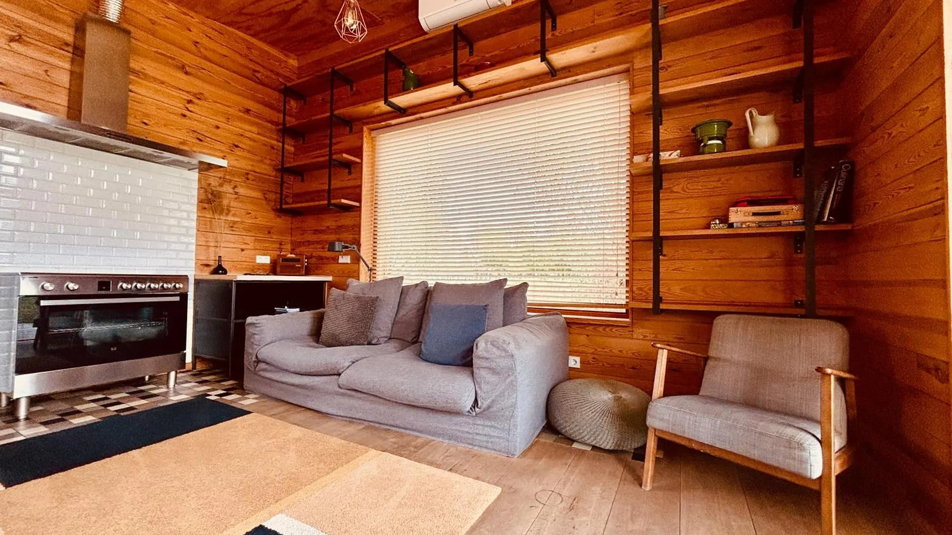 Basecamp Amsterdam Hotel 4*,  Nederland