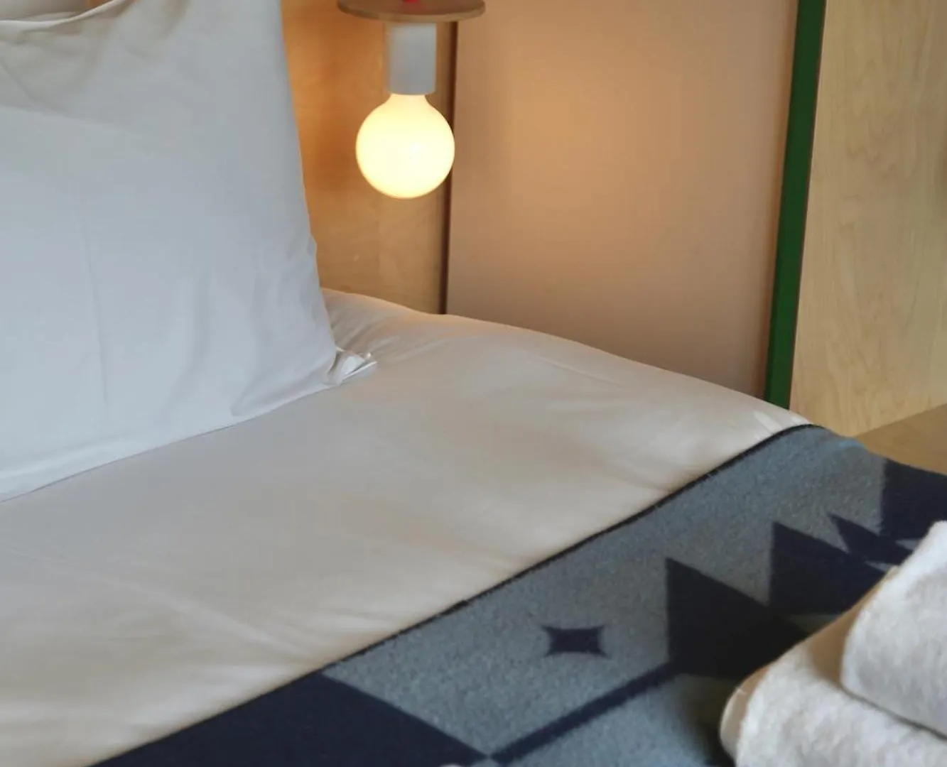 ****  فندق Basecamp أمستردام هولندا